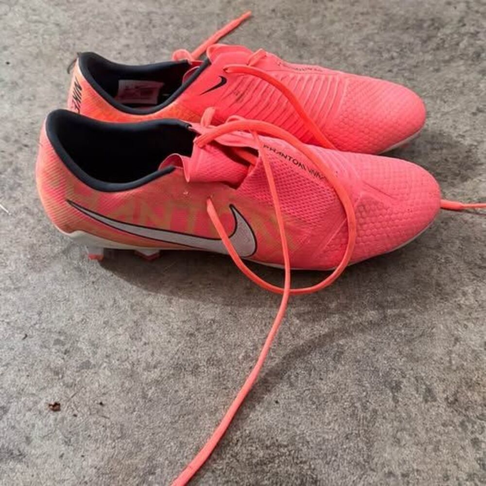 Nike men’s soccer cleats